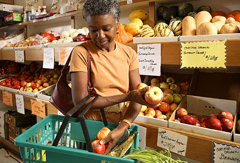 getty_rf_photo_of_mature_woman_shopping_for_organic_produce